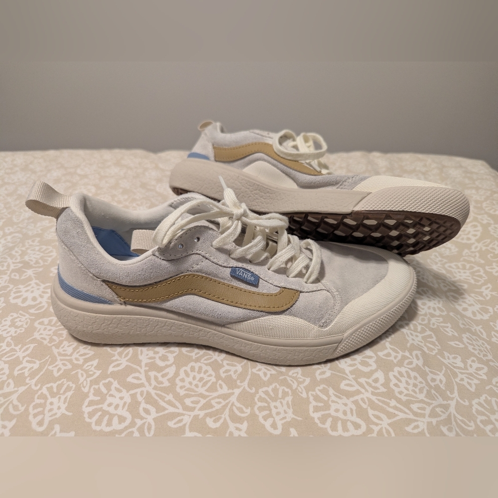 Vans Low-Top Sneakers in White, Tan & Light Blue